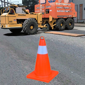 Cônes de signalisation routière orange de haute qualité personnalisés avec films réfléchissants pour la sécurité routière - Product Image 1