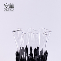 Vases en verre Art Déco soufflés à la main, ensemble saisissant, accent noir texturé, bord festonné transparent, vases à fleurs de table pour un style moderne