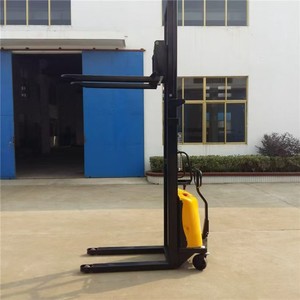Montacargas Semiautomático Personalizado, Elevador Hidráulico con Horquillas Ajustables Semieléctricas, Capacidad de 2 Toneladas / Altura de 2.5 m - Product Image 3