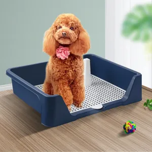 Schlussverkauf tragbare Haustiertoilette mit Anti-Spritzgitterzaun langlebiger Kunststoff Indoor-Hundtraining-Toilettentablett für kleine Tiere