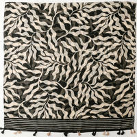 Nouvelle collection été Malaisie : Écharpe longue légère en viscose noire pour femme, motif fantaisie feuilles et fleurs, avec détails à pompons