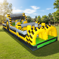 Parcours d'obstacles gonflable géant sur le thème de la construction, jaune et noir à carreaux, en PVC commercial, pour la location de fêtes d'enfants