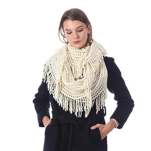 Vente en gros Écharpe d'hiver unisexe à frange et à pompon pour femmes, <span class=keywords><strong>tricot</strong></span> confortable, câble, boucle infini-Couleur unie - Product Image 6