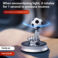Décoration de voiture rotative à énergie solaire en forme de ballon de football avec parfum longue durée et diffuseur d'aromathérapie solide
