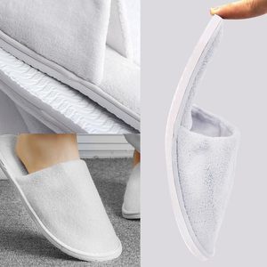 Pantoufles d'hôtel de luxe en velours doux de qualité supérieure, personnalisables avec logo, pour femmes et unisexe, en polaire corail, jetables, pour hôtel et spa - Product Image 4