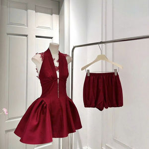 Minivestido Rojo Halter con Cuello en V y Panel de Encaje, Minivestido de Fiesta Halter con Cuello en V de Vietnam, con Panel de Encaje, Plisado, Línea A, Cintura Alta - Product Image 1