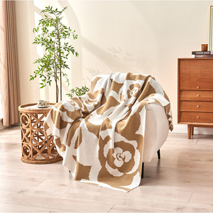 High Quality Office Nap Flower Blanket for Couch <strong>Sofa</strong> Wholesale <strong>Bed</strong> Blankets Designer Floral Knitted Throw Blankets for Winter - Product Image 5