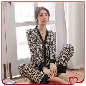 Silk Loungewear <span class=keywords><strong>XXL</strong></span> Plus Size <span class=keywords><strong>pigiama</strong></span> da <span class=keywords><strong>donna</strong></span> Set <span class=keywords><strong>pigiama</strong></span> con scollo a V Design Luxury Cross Letter Print <span class=keywords><strong>pigiama</strong></span> - Product Image 2