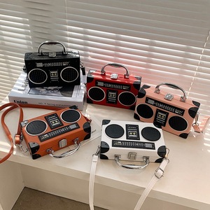 NOUVEAU DESIGN Sac à bandoulière pour femme en cuir, petit format carré, style radio rétro européen, original et tendance, avec fermoir et bandoulière unique - Product Image 1