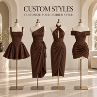 Mini-robe moulante personnalisée pour femme en satin, froncée et drapée, à col incurvé, bretelles larges, avec coutures style corset et jupe portefeuille