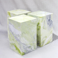 Table d'appoint moderne en marbre vert clair, socle en pierre naturelle, piédestal de présentation pour la décoration intérieure