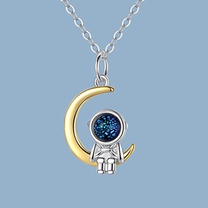 Nuevo Diseño Exclusivo: Collar <span class=keywords><strong>de</strong></span> Cadena <span class=keywords><strong>para</strong></span> Clavícula con Colgante <span class=keywords><strong>de</strong></span> Astronauta <span class=keywords><strong>de</strong></span> Dibujos Animados y <span class=keywords><strong>Pareja</strong></span> Viajera por la Galaxia, <span class=keywords><strong>de</strong></span> Aleación Plateada <span class=keywords><strong>de</strong></span> Moda - Product Image 2