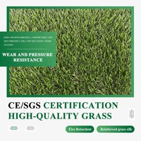 Tapis d'herbe artificielle d'intérieur et d'extérieur Tapis vert de 30mm pour animaux de compagnie pour le projet de décoration du hall de l'hôtel