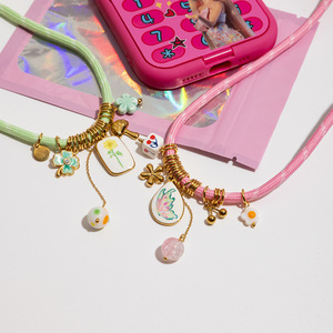 Encantador Collar con Colgante de Acero Inoxidable y Oro de 18K con Diamantes y Diseño de Trébol Verde, Joyería de Regalo - Product Image 4