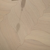 Parquet en chêne blanc à motif feuille, design artistique, grand format irrégulier en forme de feuille de saule, stable, compatible géothermique, en bois d'ingénierie