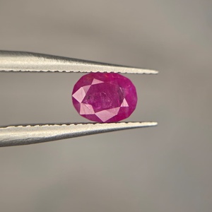 พลอยเรืองแสงคุณภาพเยี่ยม ขายส่งพลอยธรรมชาติ หนึ่งกะรัต ทรงรีเจียระไน พลอยทับทิมสีชมพูแดงจากอัฟกานิสถาน สำหรับทำเครื่องประดับ - Product Image 3