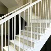 Rundes Aluminium-Handlaufset für den Innenbereich, Treppengeländer in Wunschfarbe für Villen und Wohnhaus-Treppenrenovierungen