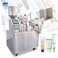 Machine de remplissage de tubes pour crème pour les mains, dentifrice, et autres liquides cosmétiques, avec système de scellage plastique et de remplissage métallique par compression