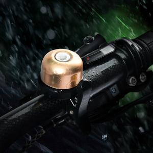 Sonnette d'alarme antivol BRIVIGA à volume élevé en cuivre pour guidon <span class=keywords><strong>de</strong></span> vélo, VTT, vélo <span class=keywords><strong>de</strong></span> montagne, avec positionnement AirTag - Product Image 5