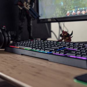Razer <span class=keywords><strong>Ornata</strong></span> V3 USB <span class=keywords><strong>Clavier</strong></span> de jeu mécanique ergonomique rétro-éclairé RVB avec interrupteurs à membrane Mecha à profil bas pour PC de bureau - Product Image 3