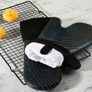 Gants de <span class=keywords><strong>four</strong></span> à <span class=keywords><strong>micro</strong></span>-ondes en silicone épaissi imperméables avec tapis ronds et brosses aux couleurs douces pour la pâtisserie moderne en cuisine - Product Image 5