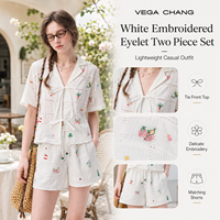 Ensemble deux pièces VEGA CHANG blanc brodé à œillets pour femme, haut à manches courtes à nouer devant et short, tenue décontractée