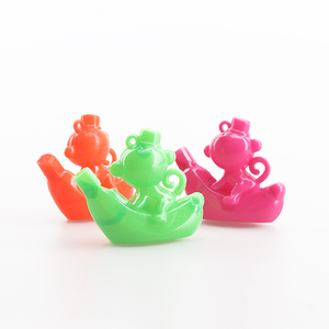 Venta al por mayor Popular de dibujos animados <span class=keywords><strong>mono</strong></span> silbato juguetes de plástico para Cápsula de 45mm - Product Image 3