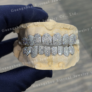 <span class=keywords><strong>Grillz</strong></span> personnalisés pour dents en or blanc, avec monture mosaïque nid d'abeille en argent S925, sertis de Moissanite VVS et de diamant de laboratoire taille régulière, pour 6, 8 ou 10 dents - Product Image 3