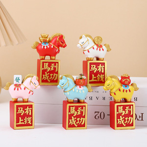 รูปปั้นม้าเรซิ่นตามนักษัตรจีน ของขวัญมงคลสำหรับเทศกาลตรุษจีน ตกแต่งเทศกาลฤดูใบไม้ผลิ - Product Image 1