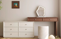 Coiffeuse moderne en pin massif couleur crème avec station de maquillage, design durable pour chambre d'appartement de petite taille