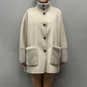 <span class=keywords><strong>Cappotto</strong></span> Invernale da Donna Jancoco Personalizzato di Media Lunghezza con Collo Alto, Polsini a Costine, Vere <span class=keywords><strong>Tasche</strong></span> in Pelliccia di Visone e Lana Cashmere - Product Image 1