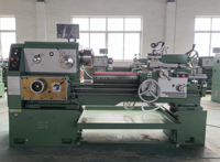 Tour manuel horizontal robuste pour la coupe des métaux CA6150*2000, diamètre de rotation maximal de 3000 mm, garantie 1 an