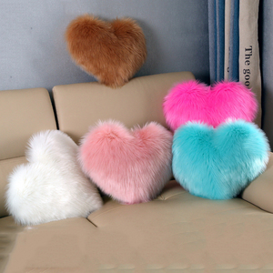 <span class=keywords><strong>Coussin</strong></span> décoratif <span class=keywords><strong>en</strong></span> <span class=keywords><strong>forme</strong></span> <span class=keywords><strong>de</strong></span> cœur, <span class=keywords><strong>coussin</strong></span> moelleux <span class=keywords><strong>en</strong></span> peluche longue pour la décoration du canapé - Product Image 3
