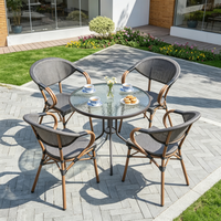 Tables et chaises d'extérieur empilables, modernes, personnalisées, résistantes à l'eau et au soleil, pour jardin/bar/café commercial