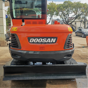 Mini-excavatrice Doosan DX60 d'occasion de haute qualité, 6 tonnes, hydraulique, sur chenilles, pour travaux de construction, moteur, pompe, 51 CV, prix bas - Product Image 3
