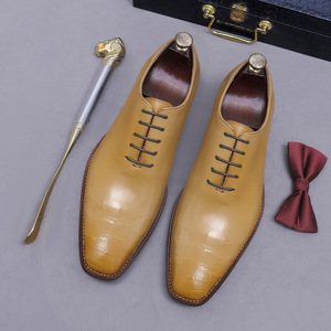 Chaussures pour hommes rétro et nostalgiques en cuir véritable à motif crocodile, chaussures formelles tendance pour hommes, idéales pour le témoin - Product Image 4