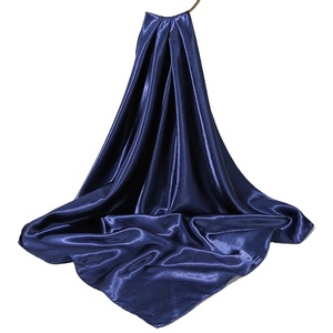 Sciarpa <span class=keywords><strong>di</strong></span> <span class=keywords><strong>Seta</strong></span> <span class=keywords><strong>di</strong></span> Lusso da Donna con Stampa Geometrica Monogramma <span class=keywords><strong>Bianco</strong></span> e Nero, <span class=keywords><strong>Foulard</strong></span> Quadrato Grande 90cm per Hijab Musulmano e Accessorio per Capelli - Product Image 5