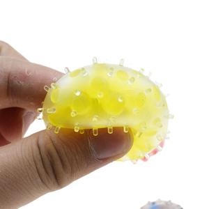 Gran oferta, Mini Bola de cuentas de agua puntiagudas, juguete para apretar para aliviar el estrés para favores de fiesta y alivio de la ansiedad - Product Image 4