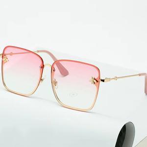 Nueva geometría Little Bee <span class=keywords><strong>gafas</strong></span> de sol mujeres coloridas <span class=keywords><strong>gafas</strong></span> de sol cuadradas de moda sin montura <span class=keywords><strong>gafas</strong></span> de sol de Metal sin marco 2025 - Product Image 3