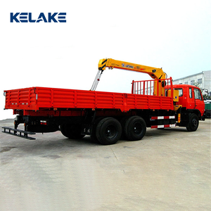 Camion grue HOWO 4x2 avec grue à flèche articulée hydraulique de 8 tonnes pour travaux de levage en construction - Product Image 1