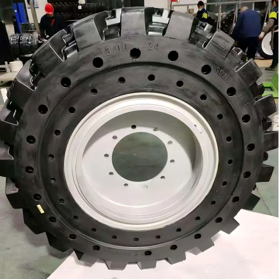 15 8.25-15 Industrial Rubber Replacement Solid Tyre Manufacturer for Forklift Solid Tires with Rim