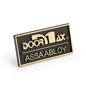 Insignia de etiqueta de nombre personalizada de alta calidad Pin de metal chapado en oro Emblema de coche Insignias de nombre en blanco de latón y cobre para usuarios finales de seguros - Product Image 1