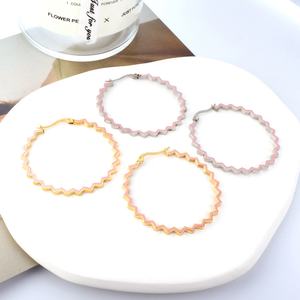 ต่างหูวงกลมสแตนเลสขนาดใหญ่สำหรับงานซับลิเมชั่น ปลอดสารก่อภูมิแพ้ มีสีสันให้เลือก - Product Image 3