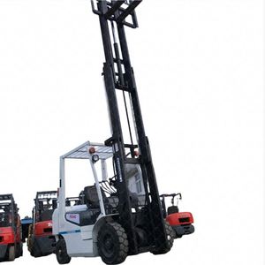 Chariot élévateur diesel TCM 2,5T d'occasion en bon état, livraison rapide, garantie 2 ans, hauteur de levage 3m - Product Image 1
