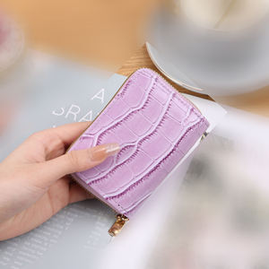 Porte-cartes mini tendance pour femmes avec imitation peau de crocodile et disposition intérieure haute capacité - Product Image 5