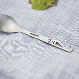 Fourchette-cuillère-outil multifonction 3-en-1 en titane pur sablé de qualité supérieure, ouvre-bouteille, couverts robustes pour les aventures en plein air - Product Image 4
