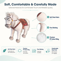 Cheval blanc noble avec selle, jouet en peluche pour les fans d'équitation et les garçons, idée cadeau amusante pour les jeux de rôle et les aventures