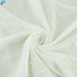 Chine Textile Usine Tissu 100% Coton Blanc Brodé <span class=keywords><strong>Suisse</strong></span> voile Oeillet Tissu Boucle Régulière Fleur Motifs Tissu pour Robe - Product Image 3