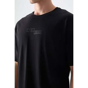 เสื้อยืดพิมพ์ลายทรงโอเวอร์ไซส์สำหรับผู้ชาย Air Jones สีดำ ผ้าฝ้าย 100% เนื้อผ้านุ่มหนา - รุ่น 88361 - Product Image 3