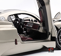 Modèle de voiture miniature en alliage d'aluminium à l'échelle 1:18 personnalisé pour la décoration de la maison
